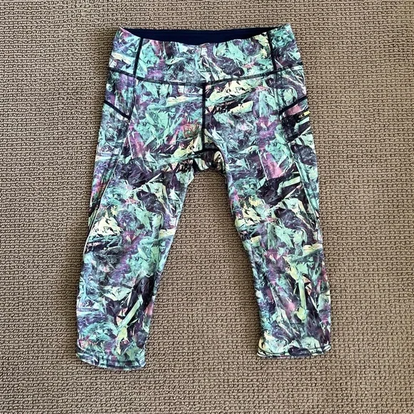 Lululemon Top Speed Crop 8 - Picture 8 of 10